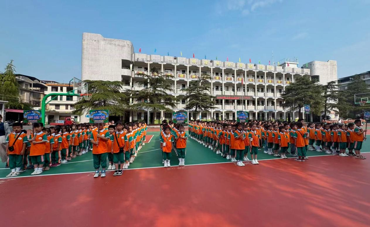 抓常規(guī)教育，促習(xí)慣養(yǎng)成