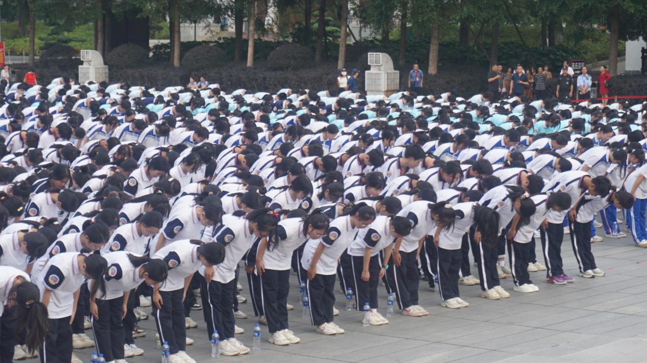 把課堂搬進(jìn)紅色熱土