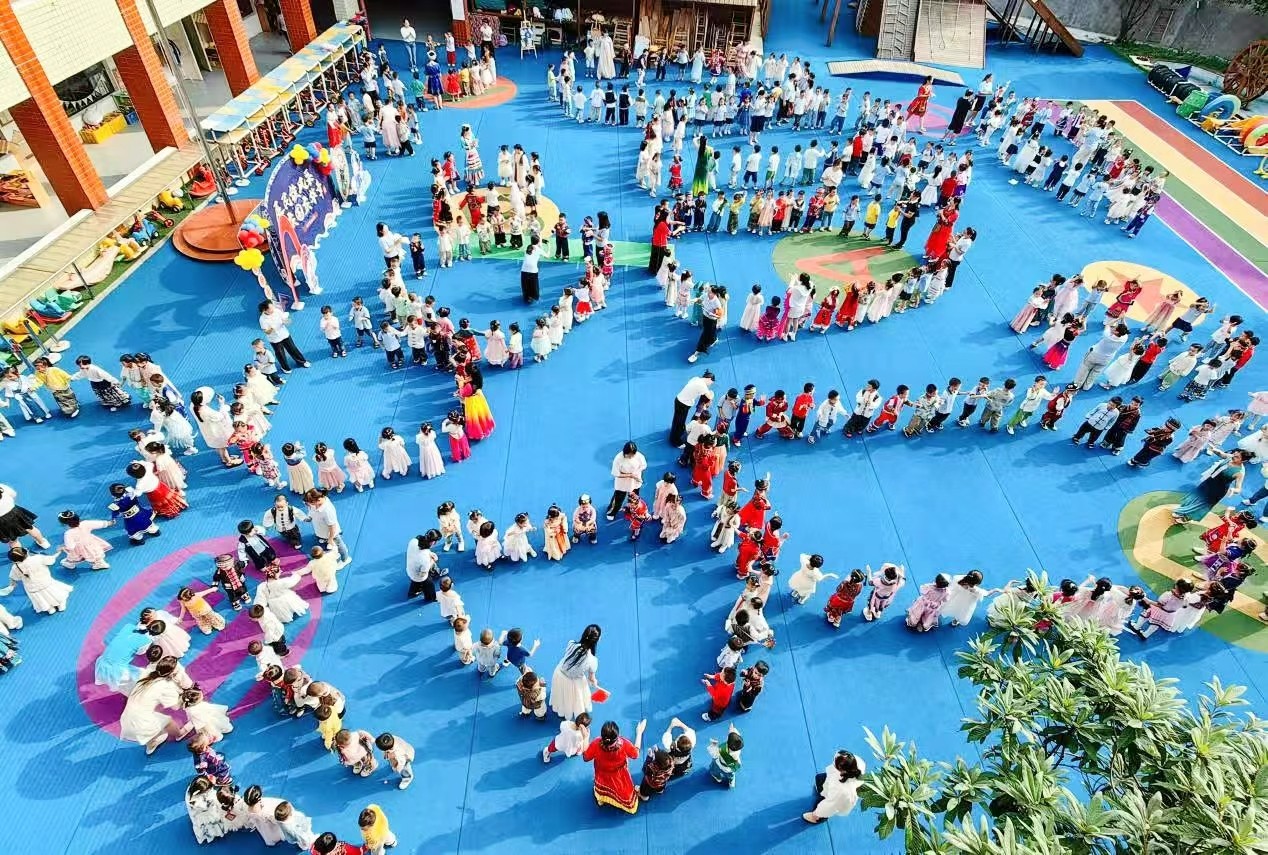 展民族風(fēng)采，慶國慶華章