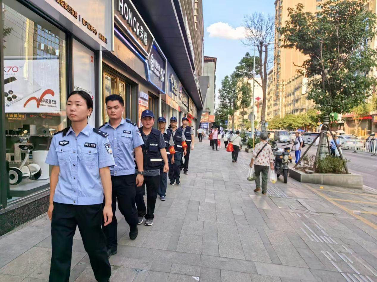 警校攜手促護(hù)學(xué)，愛心溫暖夫夷地