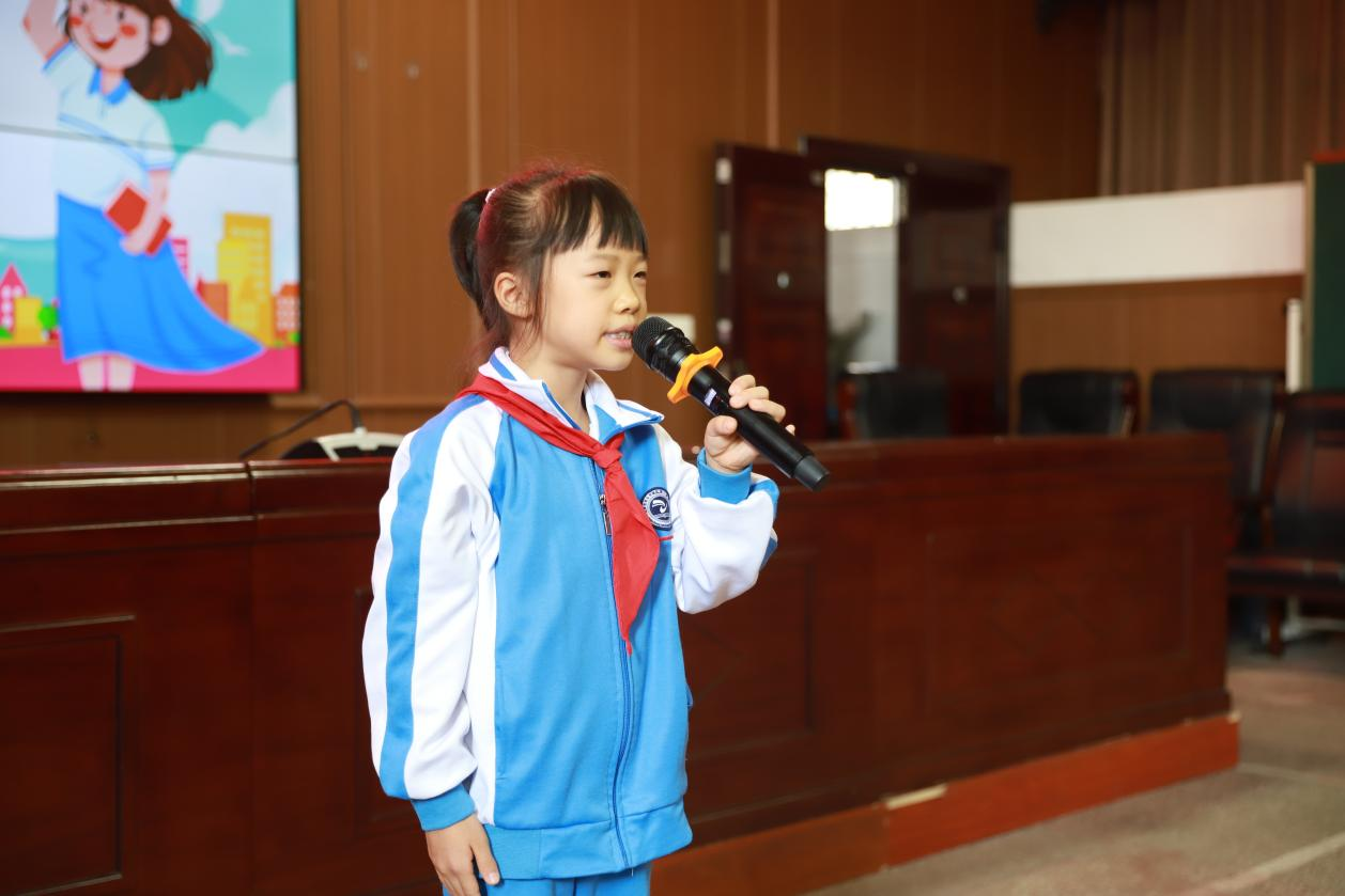 城區(qū)二?。盒玛?duì)員揚(yáng)帆起航，少先隊(duì)再添新彩