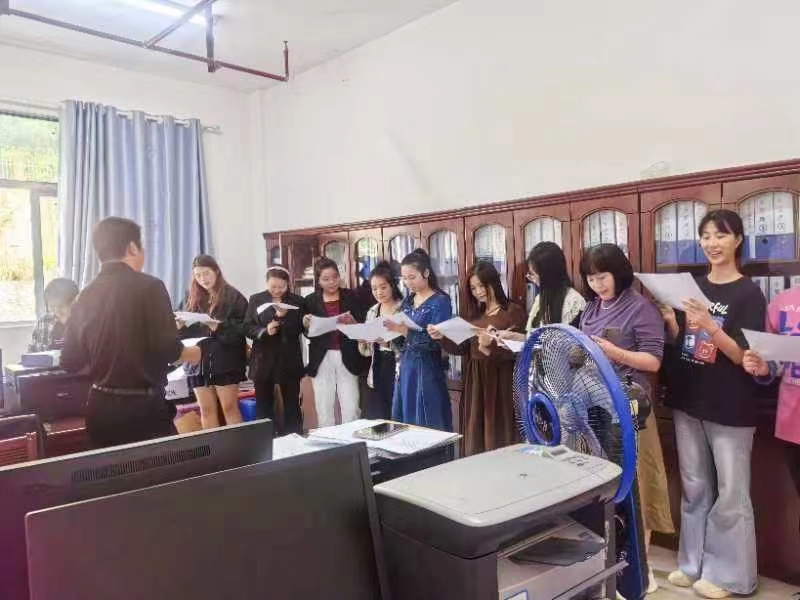 “環(huán)”抱童趣 “境”潤童心—下花橋鎮(zhèn)中心幼兒園環(huán)境創(chuàng)設(shè)評比