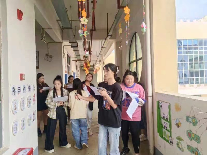 “環(huán)”抱童趣 “境”潤童心—下花橋鎮(zhèn)中心幼兒園環(huán)境創(chuàng)設(shè)評比