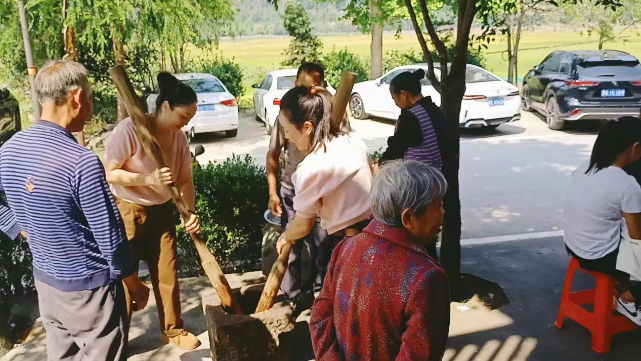 “情暖重陽(yáng)時(shí)”
