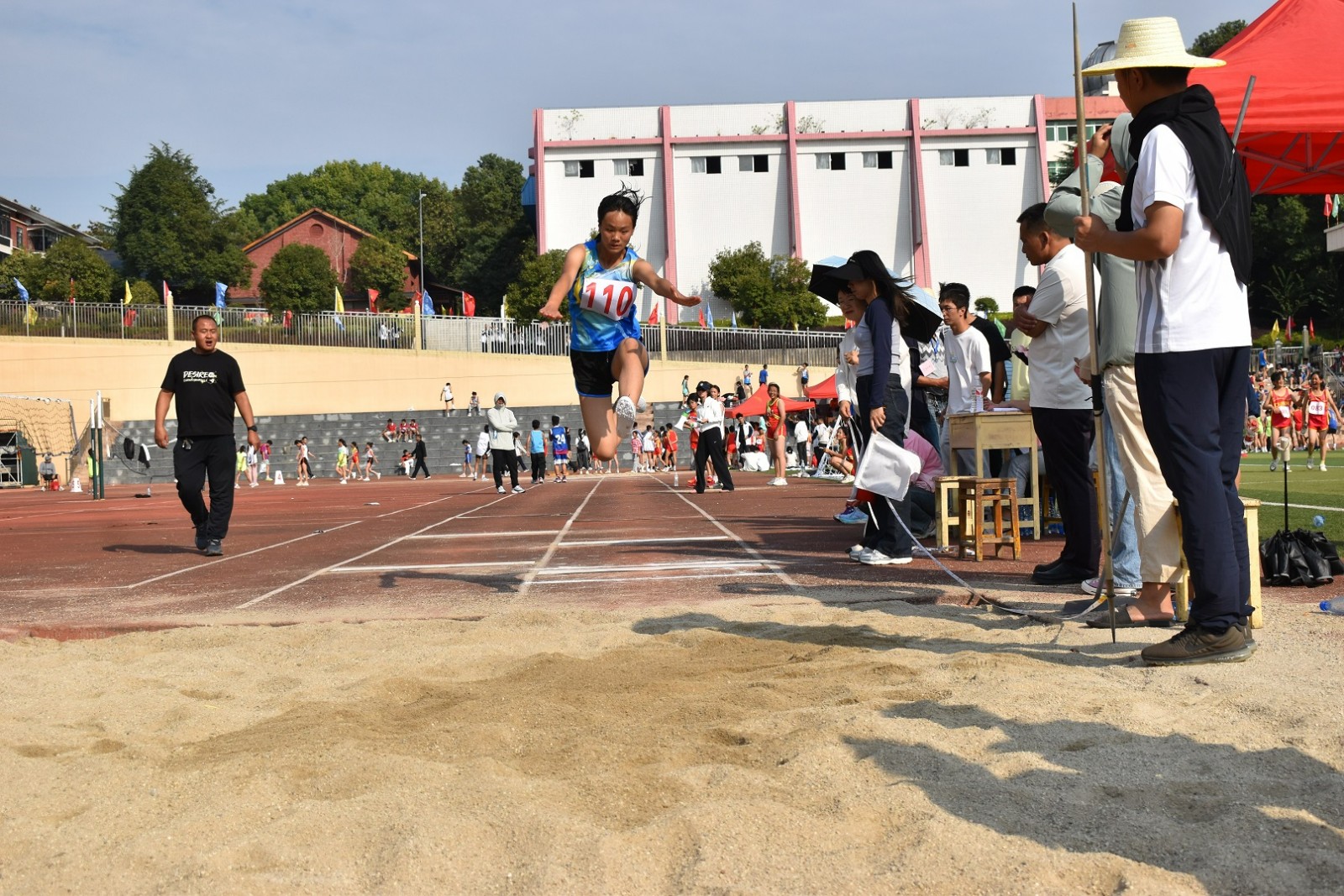 隆回縣2024年中小學(xué)生田徑運(yùn)動會圓滿落幕