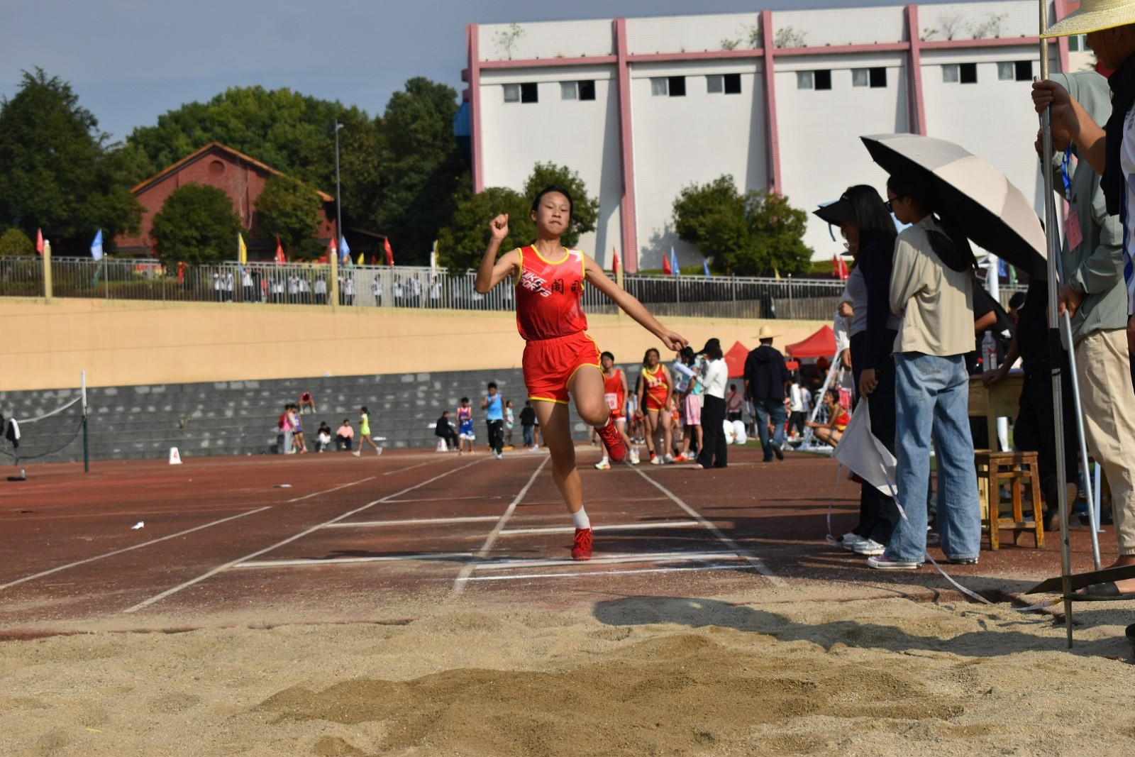 隆回縣2024年中小學(xué)生田徑運(yùn)動會圓滿落幕