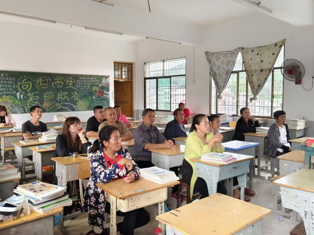 萬塘中心學(xué)校舉行防校園暴力、防欺凌、防性侵家長教育