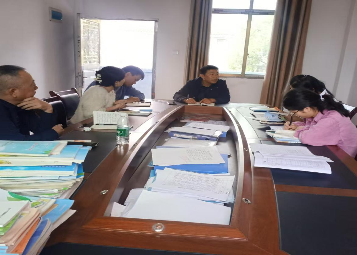 下沉一線， 指導(dǎo)課堂