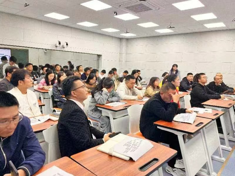 規(guī)范學(xué)籍管理，做好資助管理的“護(hù)航人”