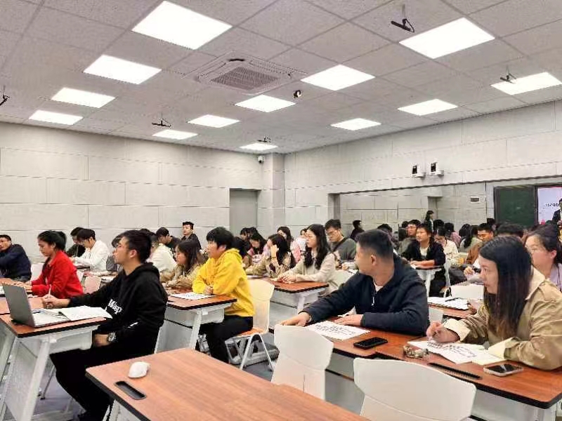 規(guī)范學(xué)籍管理，做好資助管理的“護(hù)航人”