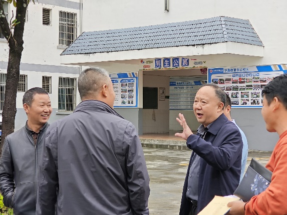 隆回二中到皇倉中學(xué)開展校際交流