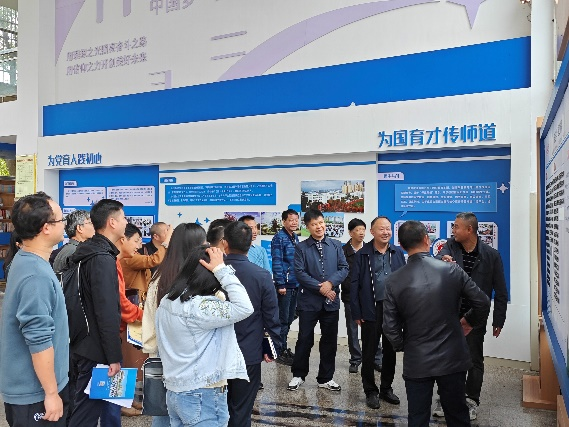 隆回二中到皇倉中學(xué)開展校際交流