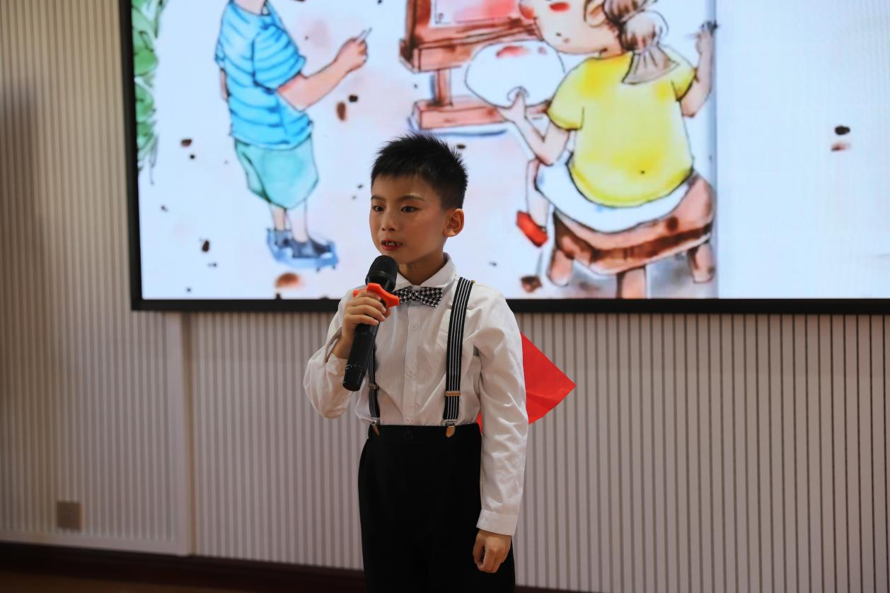 學(xué)校舉行一年級小故事演講比賽