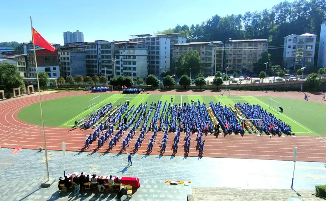 塘渡口中學(xué)舉行七年級(jí)廣播體操比賽