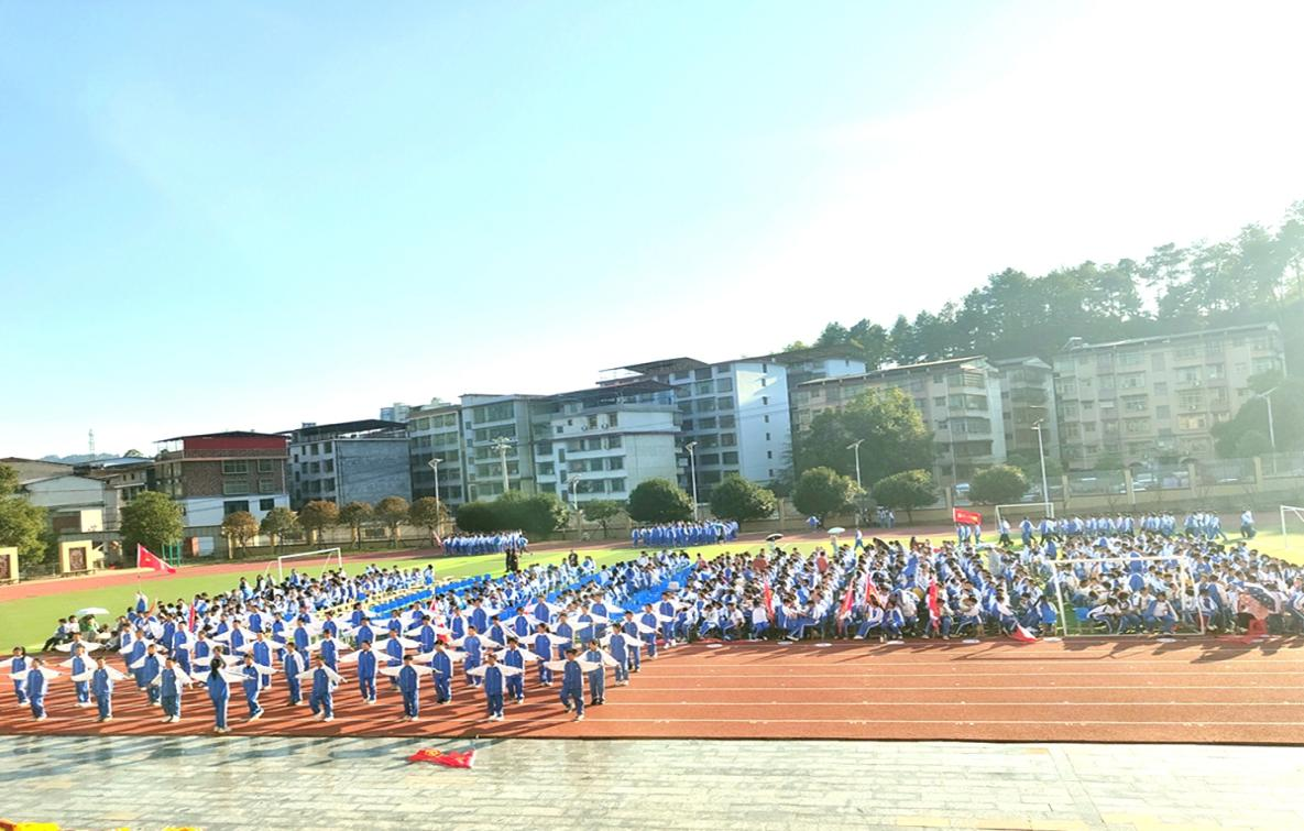 塘渡口中學(xué)舉行七年級(jí)廣播體操比賽