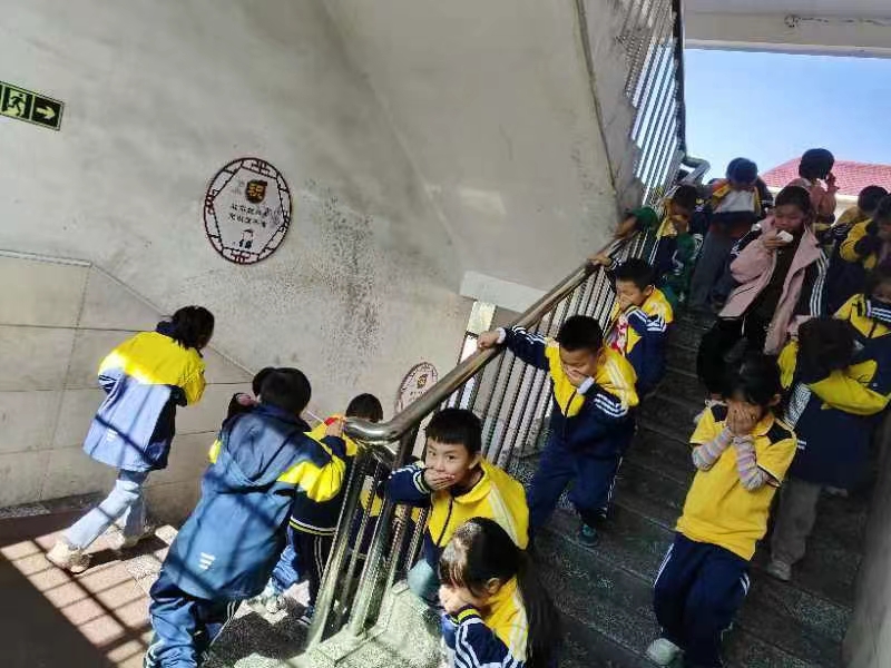 白倉(cāng)中心完小 秋季消防演練圓滿成功