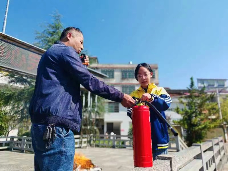 白倉(cāng)中心完小 秋季消防演練圓滿成功