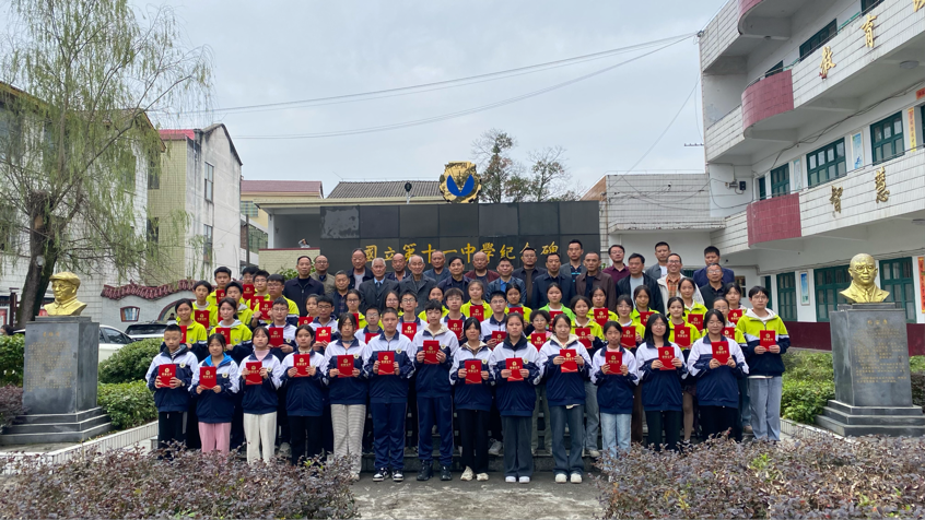 竹市鎮(zhèn)中學(xué)——舉辦“金龍勵(lì)學(xué)獎(jiǎng)”、“鐘煐數(shù)學(xué)獎(jiǎng)”頒獎(jiǎng)會(huì)