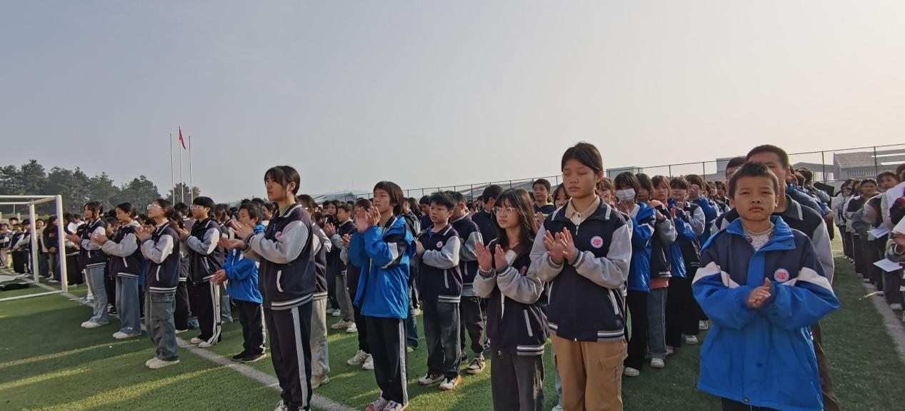 白倉鎮(zhèn)芙蓉學校舉行國旗下的講話“愛護校園公物，爭做校園主人”