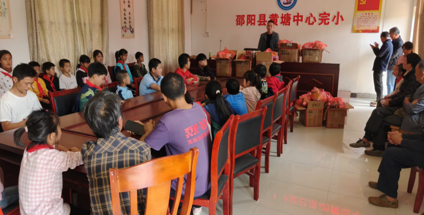 中大智能科技股份有限公司 ——捐贈(zèng)物資，點(diǎn)亮黃塘貧困學(xué)生希望之光