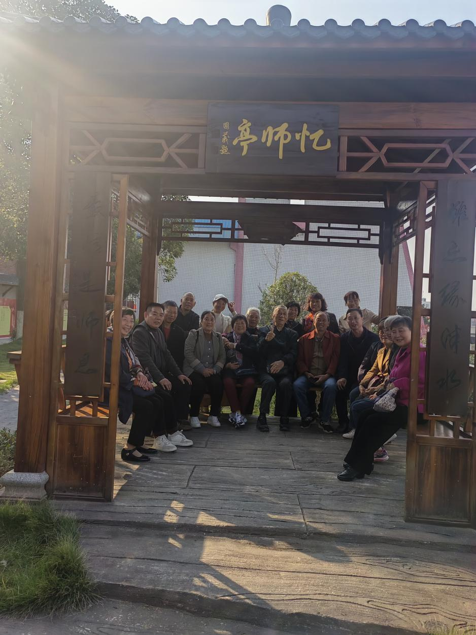 隆回二中：領(lǐng)導(dǎo)、校友母校話(huà)情緣