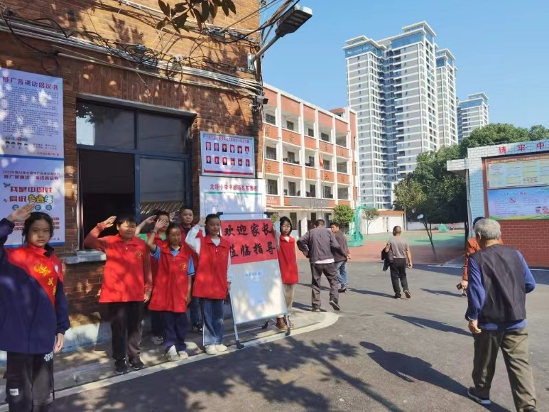 北塔小學(xué)召開家長會 家校共育同筑中國夢