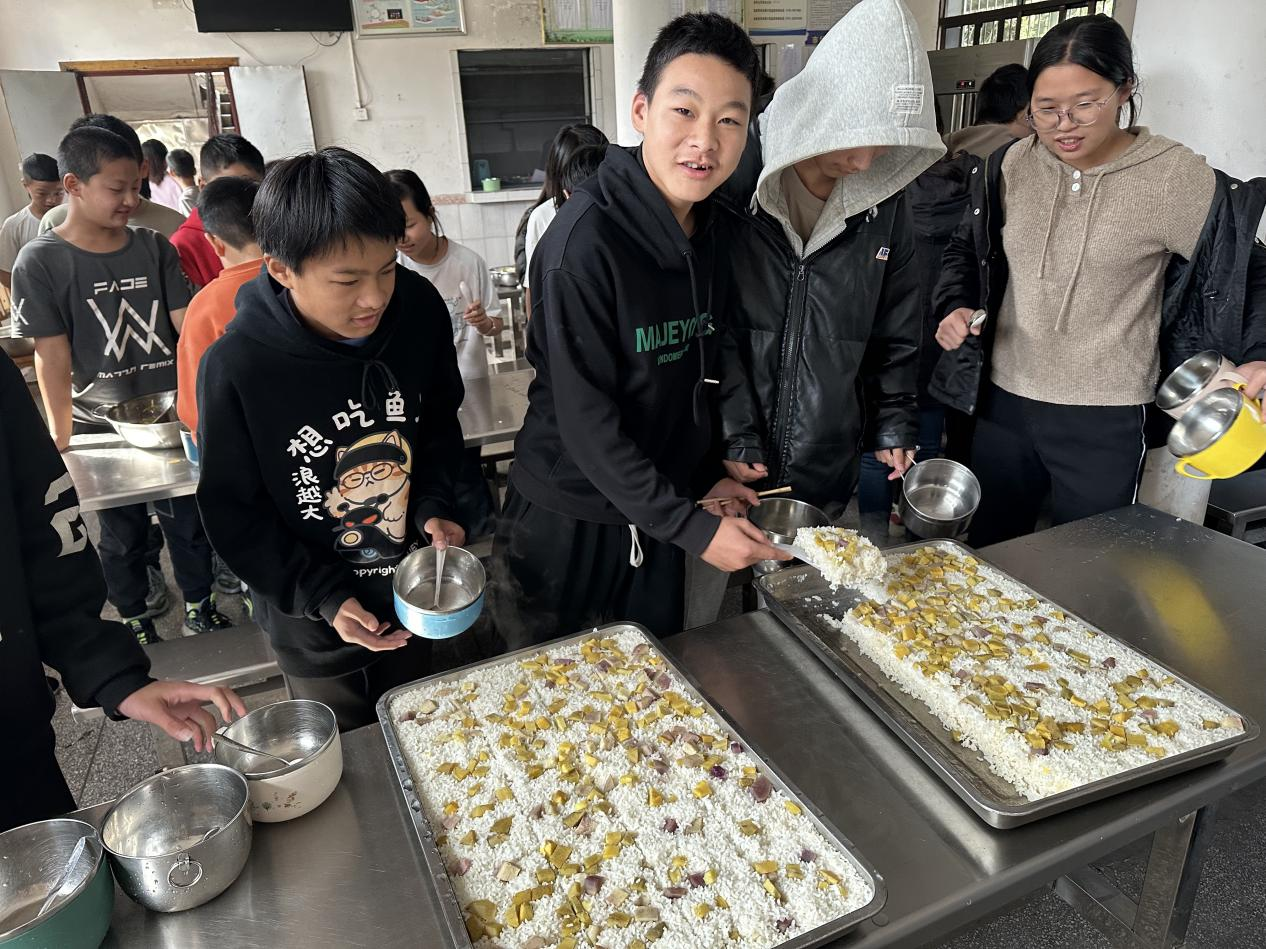 新寧縣崀山鎮(zhèn)崀山學(xué)校開展憶苦思甜教育