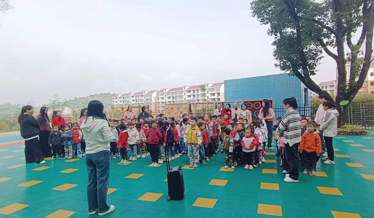 金石鎮(zhèn)水頭幼兒園開展消防演練，筑牢安全“防火墻”