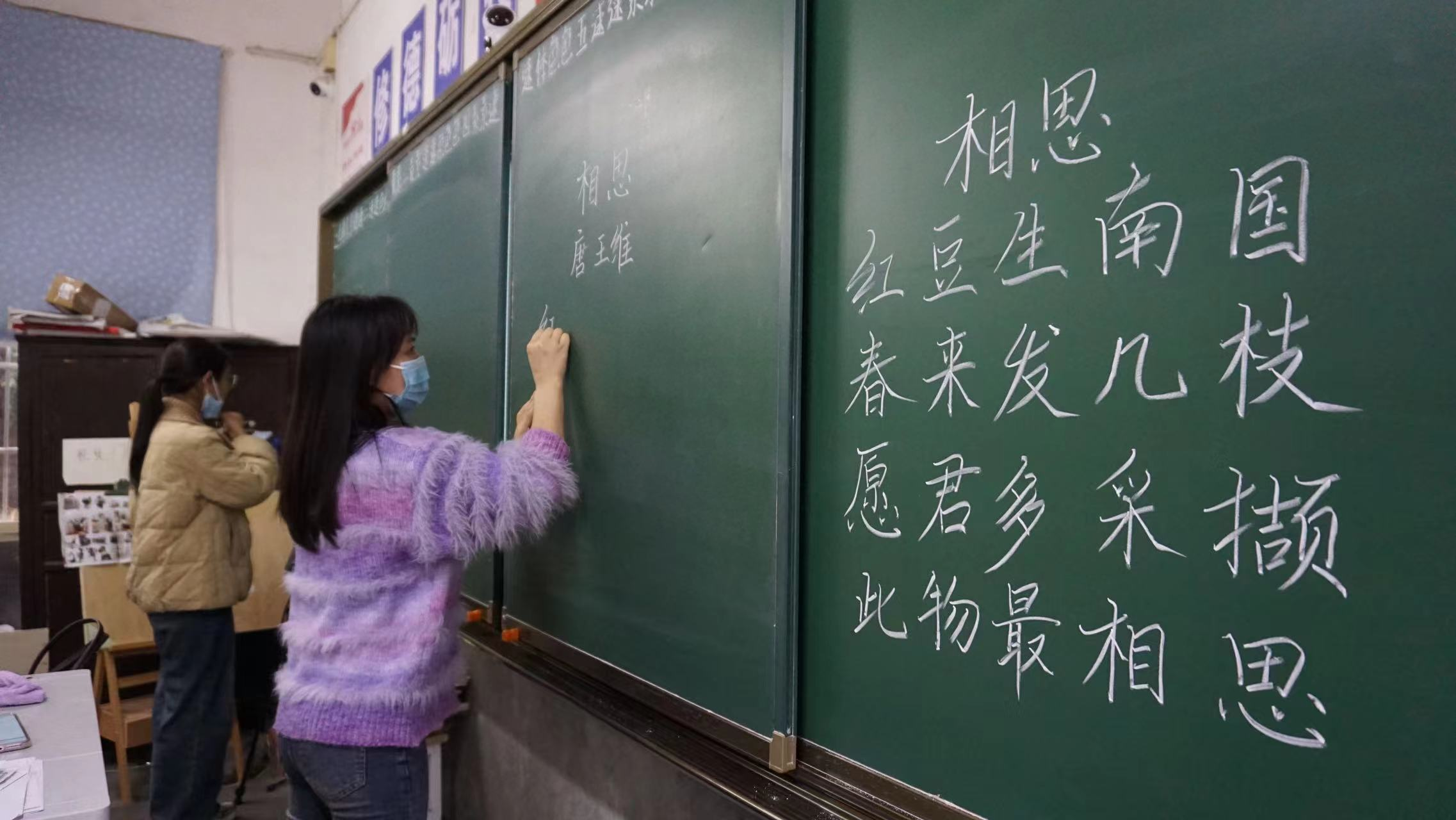 “粉 ”墨凝初心 提“ 筆”展風采