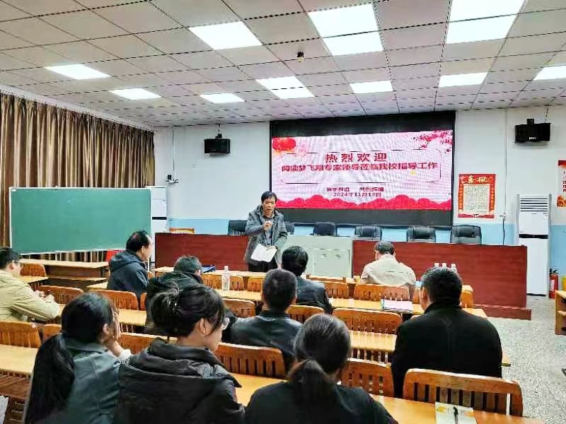 閱讀夢飛翔專家組到邵陽縣五峰鋪鎮(zhèn)青云中學(xué)做回訪