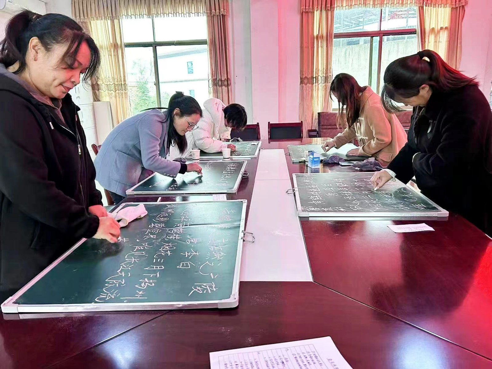 塘渡口鎮(zhèn)黃塘中心學校舉行粉筆字比賽