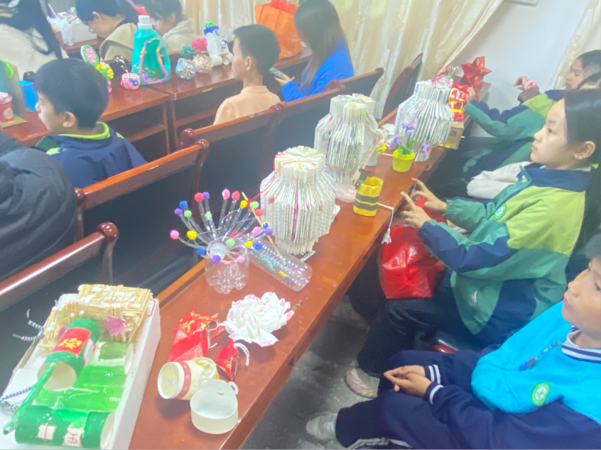 塘渡口鎮(zhèn)第二完全小學成功舉辦“變廢為寶 從我做起”科學調(diào)查體驗成果展