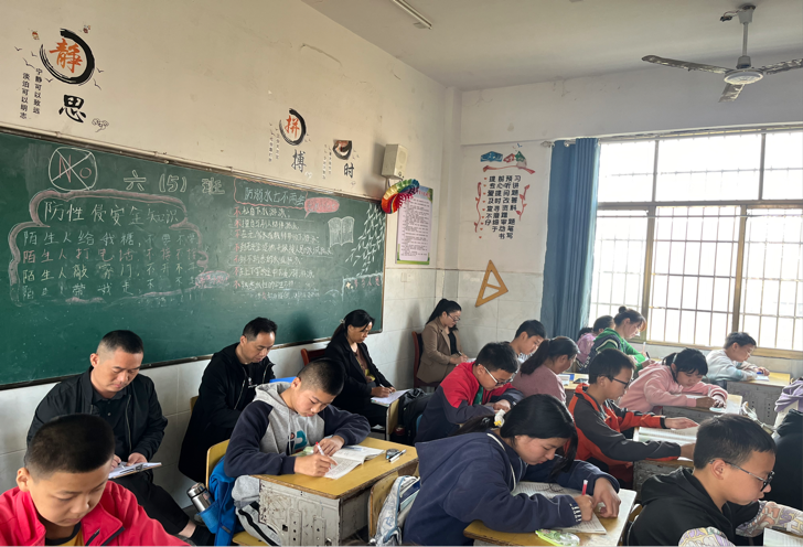 九公橋鎮(zhèn)中心完全小學(xué)開展校本研修