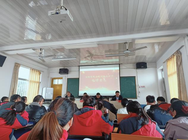 課標引路啟征程，研修蓄能譜新篇