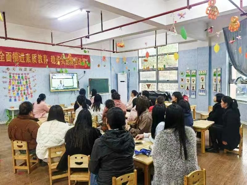 師以德立，教以愛成