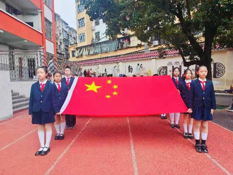 弘揚(yáng)奧運(yùn)精神，展現(xiàn)自我風(fēng)采