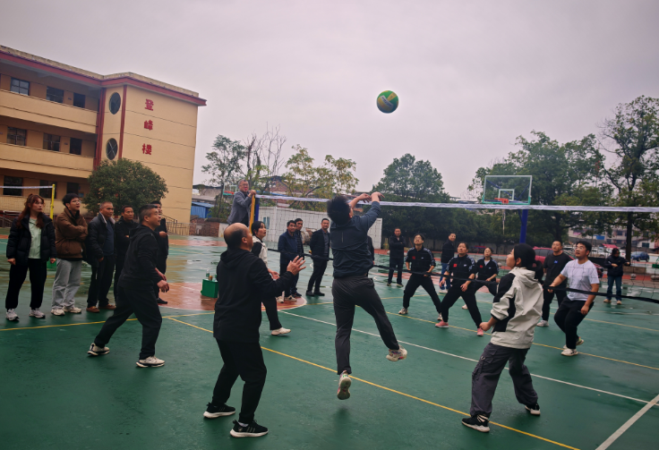 金稱市鎮(zhèn)教育工會成功舉辦氣排球比賽