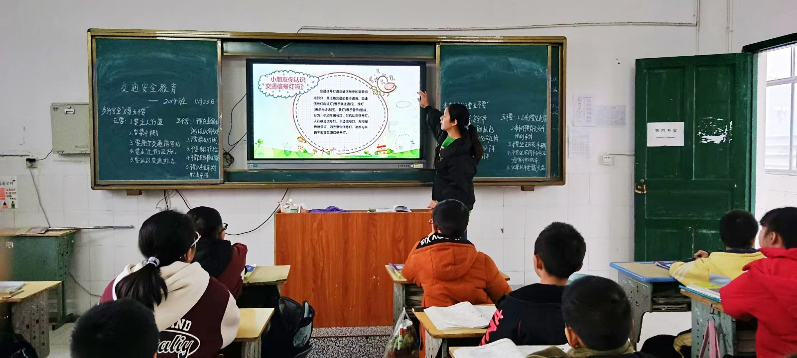 新寧縣藕塘小學(xué)開(kāi)展交通安全教育