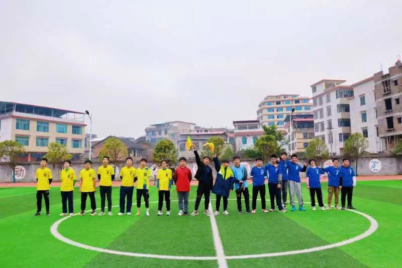 綠茵場(chǎng)上，激情飛揚(yáng)