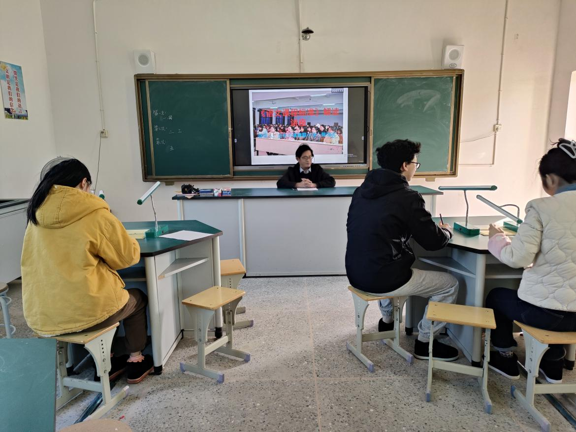 強化課標學習，共促專業(yè)成長