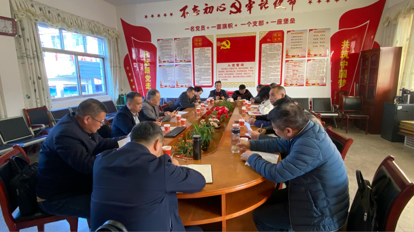 洞口縣縣委常委副縣長張綱學(xué)來竹市鎮(zhèn)中學(xué)檢查指導(dǎo)食堂整改工作