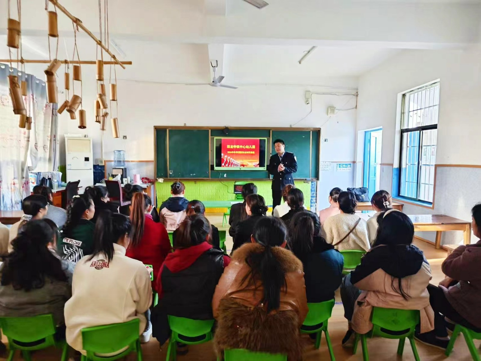 回龍寺鎮(zhèn)中心幼兒園消防安全知識(shí)培訓(xùn)會(huì)