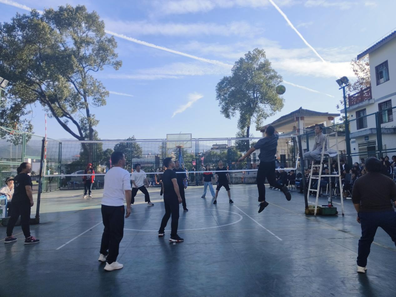 新寧縣崀山鎮(zhèn)窯市中學 舉辦教職工氣排球比賽