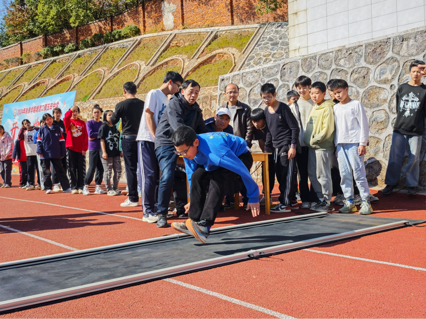 關(guān)愛(ài)留守兒童，助力健康成長(zhǎng)