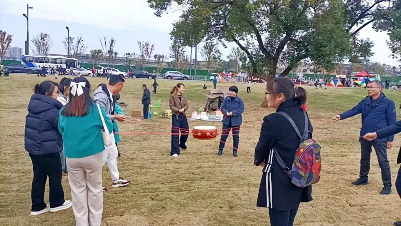 大祥區(qū)城南學(xué)校開展工會(huì)戶外團(tuán)建活動(dòng)