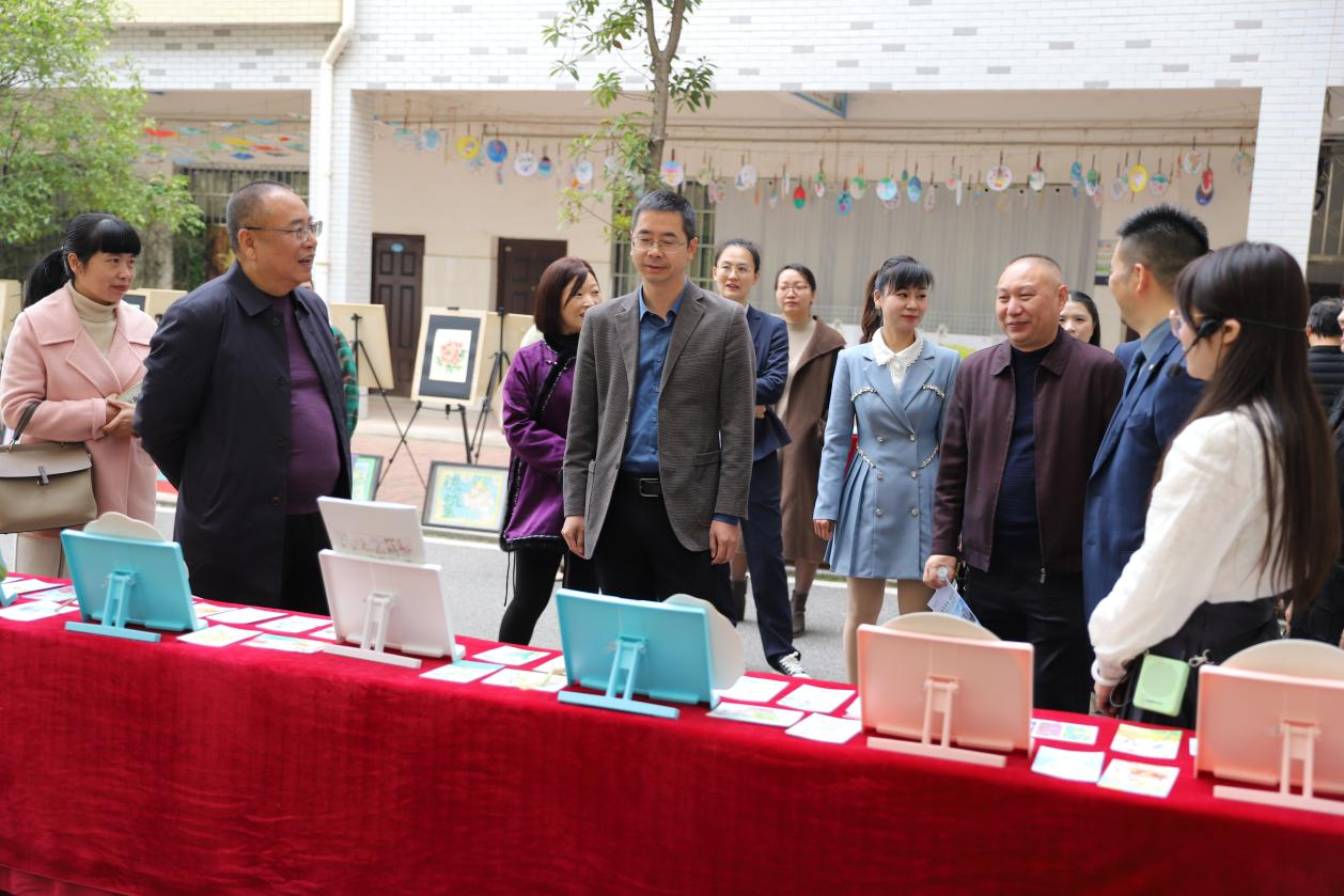 張克家名校長工作室赴杏園小學(xué)觀摩“書香校園”成果展示