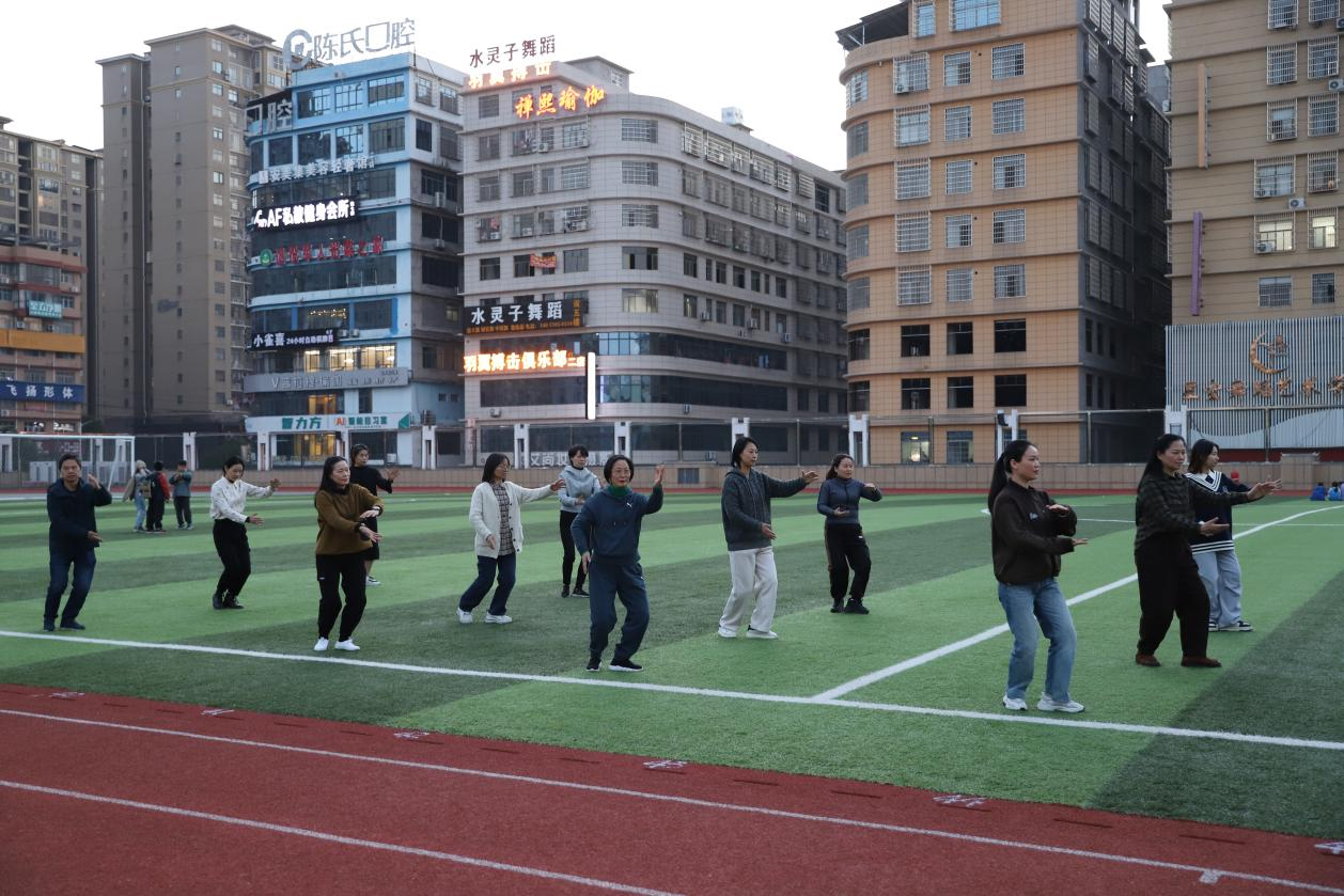 城區(qū)二小舉行太極拳比賽