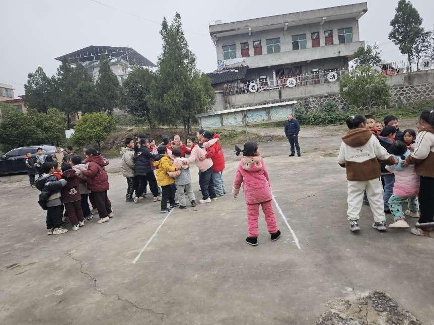 “趣”享運(yùn)動(dòng)，快樂成長(zhǎng)