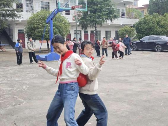 “趣”享運(yùn)動(dòng)，快樂成長(zhǎng)