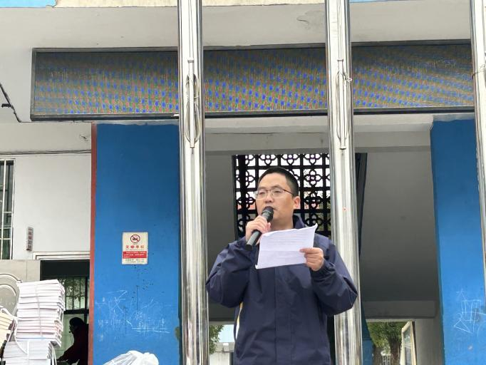 關(guān)愛留守學(xué)生，傳遞人間溫情